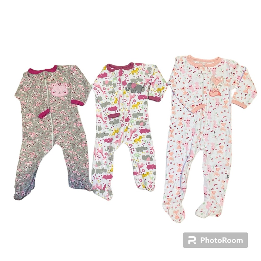 Three set onesies. From duck duck goose. Never worn but no tags.